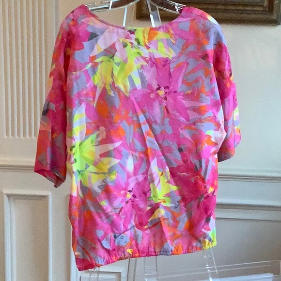 NWT Trina Turk Women’s shirt ,size M - Picture 4 of 4